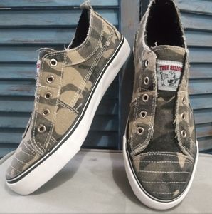 TRUE RELIGION CAMO SLIP-ONS SIZE 9